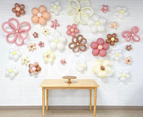 Flower Balloon Wall, Balloon Flower Wall, Diy Birthday Wall, Daisy Flower Birthday Party Ideas, Balloon Photo Backdrop, Balloon Flower Decorations, Balloon Bouquet Delivery, Sibling Birthday Parties, Flower Balloons