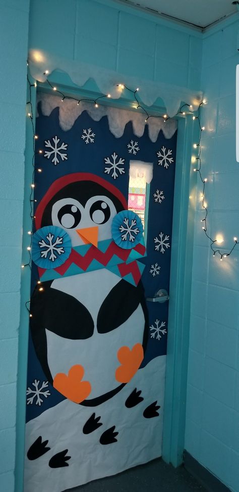 Penguin classroom door decoration Penguin Classroom Door, Winter Door Decorations Classroom, Winter Classroom Door, Winter Classroom Decorations, Door Decorations Classroom Christmas, Holiday Door Decorations, Classroom Christmas Decorations, Diy Christmas Door, Christmas Door Decorating Contest