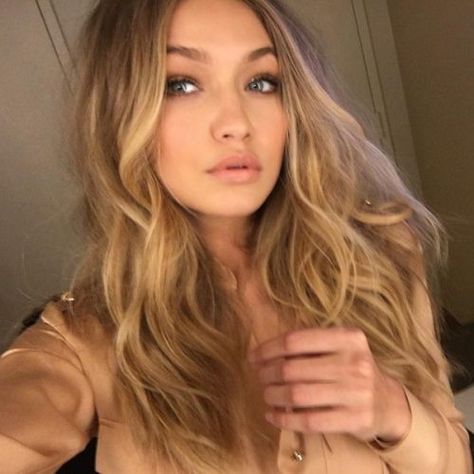 BANANAS (via Bloglovin.com ) Gigi Hadid Hair, Blond Ombre, Find Hairstyles, Taylor Hill, Bohol, Long Blonde, Dirty Blonde, Long Blonde Hair, Miranda Kerr