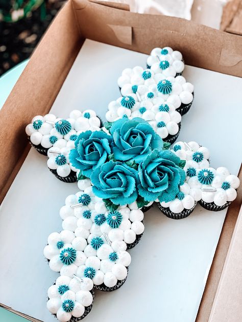 Confirmation Cupcakes Ideas, Cross Pull Apart Cupcakes, Easter Cupcake Designs, Baptism Cupcakes Boy, Christian Cupcakes, Easter Cake Cross, Confirmation Cupcakes, Cross Cupcake Cake, First Communion Cupcakes