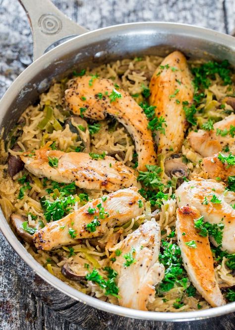 One Pot Creamy Chicken with Mushroom and Leek Rice - a really satisfying and delicious dish and a perfect way to hide some veggies. Clean Kitchen Hacks, Leek Rice, Honey Soy Chicken Drumsticks, Jo Cooks Recipes, Chicken White Wine Sauce, Dinner With Chicken, Chicken With Mushroom, Stuffed Crepes, Lemon Chicken Piccata