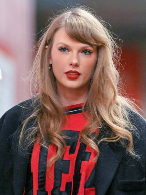 (4) Bookmarks / X Style Taylor Swift, Taylor Swift Fotos, Chiefs Game, Estilo Taylor Swift, Taylor Swift Hair, Taylor Swift Wallpaper, Swift 3, Long Live Taylor Swift, Taylor Swift Fan