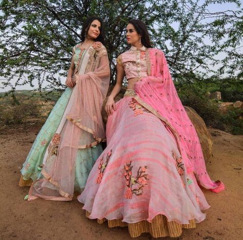 Let's Never Forgive The Grave Injustice Of Padma And Parvati's Yule Ball Outfits Parvati Patil, Yule Ball Outfits, Bridal Lehenga Designs, Bad Fashion, 90s Runway Fashion, Yule Ball, Party Wear Lehenga, Indian Clothes, Lehenga Designs