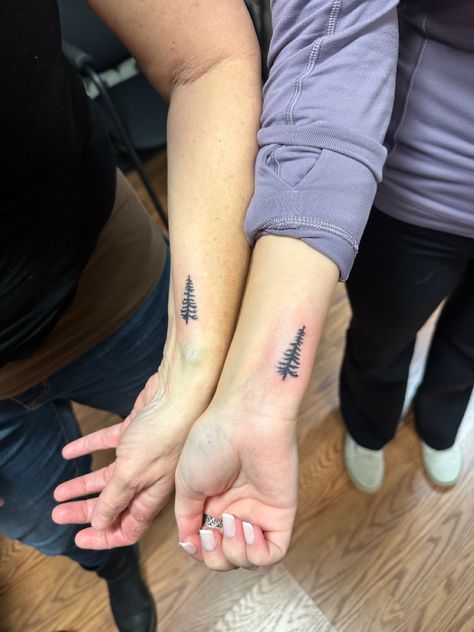 Matching Tree Tattoos, Matching Tattoos For Family, Bible Friendship, Tattoos For Family, Matching Family Tattoos, Matching Tats, Tree Tattoos, Friendship Tattoos, Cute Matching