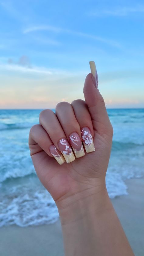 Beachy Nails Coffin, Cruise Summer Nails, Tropical Acrylic Nails Summer, Summer Bday Nails, Summer Hawaii Nails, Short Tropical Nails, Tropical Nail Designs Beach Vacations, Beach Nails Coffin, Summer Cruise Nails