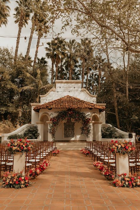 Wedding In Hacienda, Rancho Wedding Venues, Rancho Theme Wedding, Mexican Western Wedding Ideas, Elegant Spanish Style Wedding, Spanish Style Courtyard Wedding, Timeless European Wedding, Latin Style Wedding, Spaniard Wedding Theme