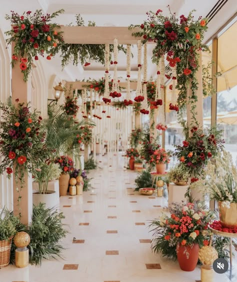 Flower Entry Decoration, Pathway Wedding Decor, Wedding Pathway Decor, Indian Wedding Entrance Decor, Entry Gate Decoration Wedding, Wedding Entrance Arch, Indian Wedding Entrance, Indian Reception Decor, Boho Traditional Decor