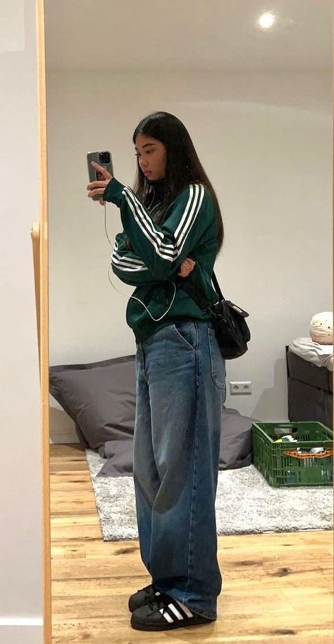 Baggy Street Style, Adidas Outfits, Pakaian Hipster, Looks Adidas, Baggy Outfit Ideas, Looks Pinterest, Outfit Inspo Casual, Trendy Outfits For Teens, Neue Outfits