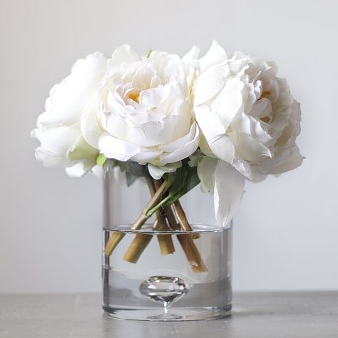 Short Vases Centerpieces, Peony Bud Vase, Peony Bouquet Vase, Peonies Bouquet Vase, Silk Peonies Arrangement, Single Peony In Vase, Enchiladas Recipes, Vases Flowers, White Rose Clear Vase