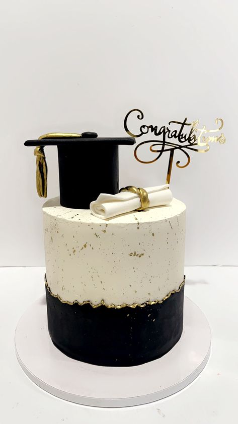 Gold And Black Graduation Cakes, Boy Graduation Cake Ideas, Graduation Cakes For Guys, Graduation Cake Designs 2024, Graduation Cake Ideas 2024, Cake Designs For Graduation, High School Graduation Cake Ideas 2024, Grad Cakes For Boys, Prom Cakes Ideas