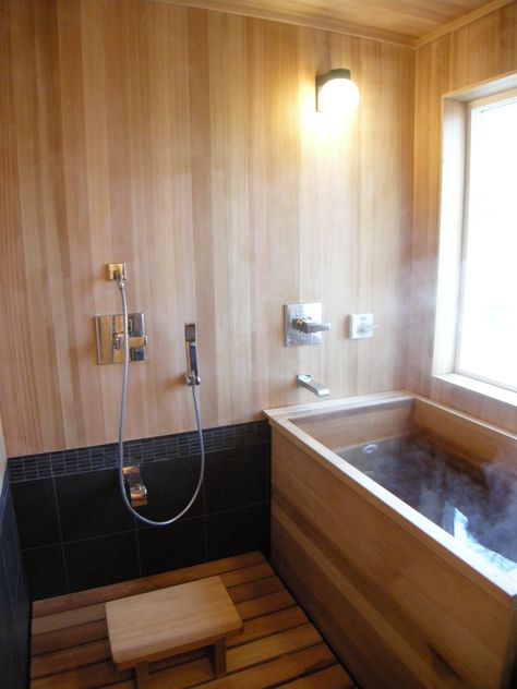 Japanese Bathroom Inside Farmhouse, Japanese Bathrooms, Japanese Bathroom Design, Japanese Bathtub, Japanese Style Bathroom, Small Space Bathroom Design, Japanese Bathroom, Bathroom Design Styles, Japanese Bath