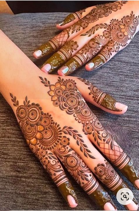 Beautiful Mehandi Desine Back Hand, Arbic Mendhi Design 2024, Back Hand Mahendiii Design, Back Mahendiii Design, Bridal Mahendiii Design, Back Mehandi Designs, Mahendiii Design Simple, Mehendi Designs Back Hand, Backhand Mehndi Designs Simple