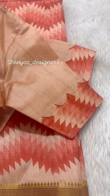 Drop Shape Back Blouse, Latest Blouse Neck Designs Patterns, New Trend Blouse Designs, Blouse Designs For Cotton Sarees, Border Blouse Designs Latest, Color Blouse Designs, Contrast Blouse Designs, Blouse Front Design, Patchwork Blouse Designs