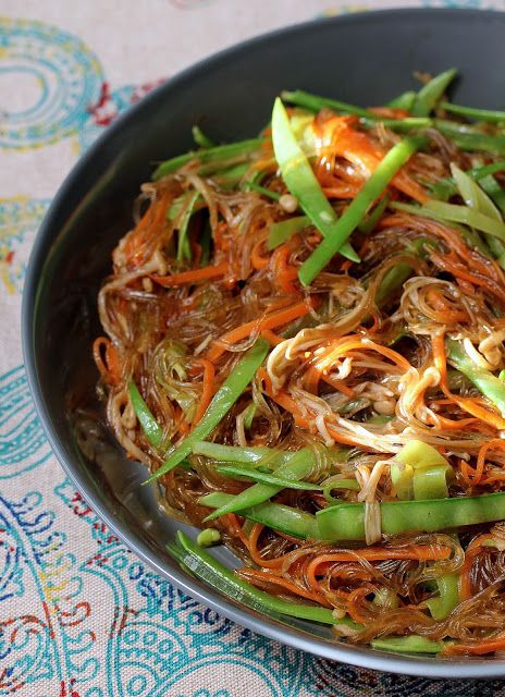 Karen's Kitchen Stories: Stir-Fried Cellophane Noodles with Enoki Mushrooms... Enoki Mushroom Recipe, Noodles Korean, Glass Noodles Recipe, Mushroom Recipes Vegan, Cellophane Noodles, Vermicelli Recipes, Enoki Mushrooms, Mushroom Recipes Healthy, Kitchen Witch Recipes