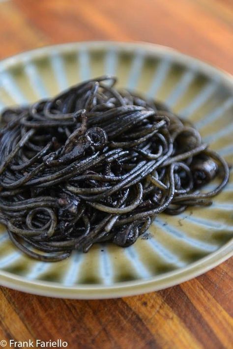 Spaghetti al nero di seppia (Spaghetti with Squid Ink) Squid Ink Spaghetti, Diy Charcoal, Black Pasta, Family Dinner Table, Italian Comfort Food, Black Bean Sauce, Best Italian Recipes, Italian Kitchen, Inspired Recipes