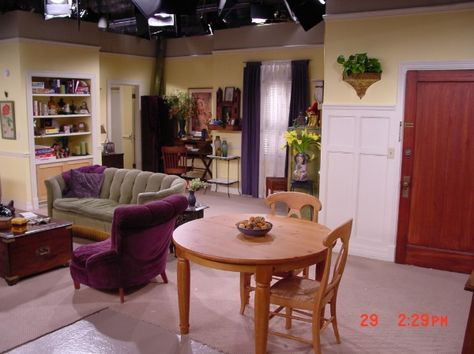 Phoebe's apartment on the TV show Friends, I love the purple chair. Friends Phoebe, Friends Apartment, Purple Chair, Friends Scenes, Tv Set, Friends Series, Phoebe Buffay, Friends Wallpaper, Friends Tv