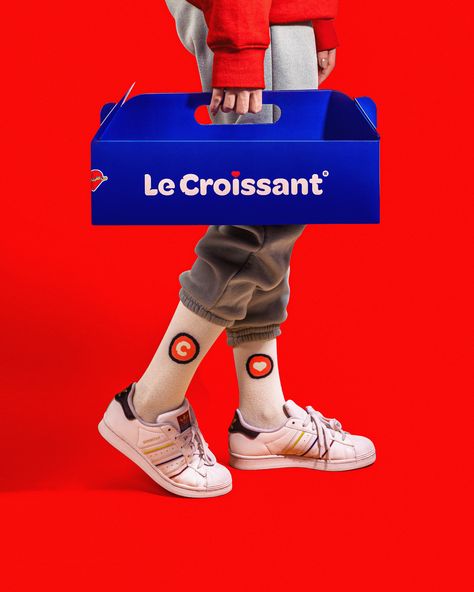 Le Croissant on Behance Croissant Branding, Croissant Logo, Croissant Design, Paris Baguette, Coffee Bread, Paper Bag Design, Gin Recipes, French Breakfast, Brand Archetypes