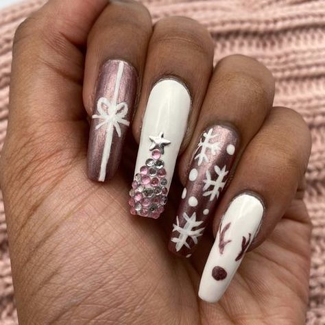 Rose Gold Christmas Nails, Gold Christmas Nails, Rose Gold Nails Glitter, Nail 2022, Christmas Nail Design, Nail Acrylic, Festive Nail Art, Rose Gold Christmas, Nails Easy