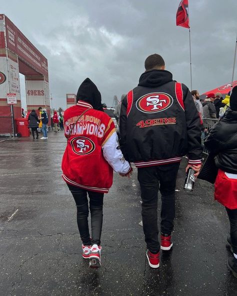 Niners Game Outfit Women, Niners Game Outfit, Football Outfits For Women Winter, 49ers Game Day Outfit, 49ers Outfit Women, Winter Football Game Outfit, Sports Girlfriend, Football Sunday Outfit, Cute Football Outfit