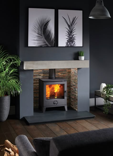 Modern Pellet Stove Ideas, Modern Log Burners, Woodburning Stove Fireplace, Fireplace Modern Design, Wood Burner Fireplace, Rustic Stone Fireplace, Wood Burning Stoves Living Room, Log Burner Fireplace, Log Burner Living Room