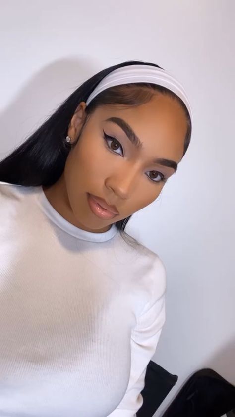 Cute Headband Hairstyles Black Women, Headband Hairstyles Relaxed Hair, Headband Hairstyles Black Hair, Headband Middle Part, Wig Hairstyles With Headband, Silk Press Headband, Hairband Hairstyle Black Women, Hand Band Hairstyles, Headband With Straight Hair