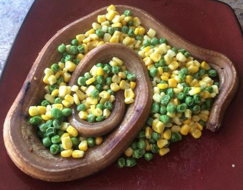 How to Gut and Prepare Snakes for Dinner Snake Recipe, Pioneer Foods, Game Recipes, Wild Game Recipes, Man Food, Smoker Recipes, Wild Game, Survival Food, Wild Food