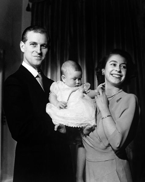 Their First Childthepioneerwoman Young Prince Philip, Ratu Elizabeth, Princesa Margaret, Princesa Elizabeth, Young Queen Elizabeth, Prins William, Prinz Charles, Rainha Elizabeth Ii, Prins Harry