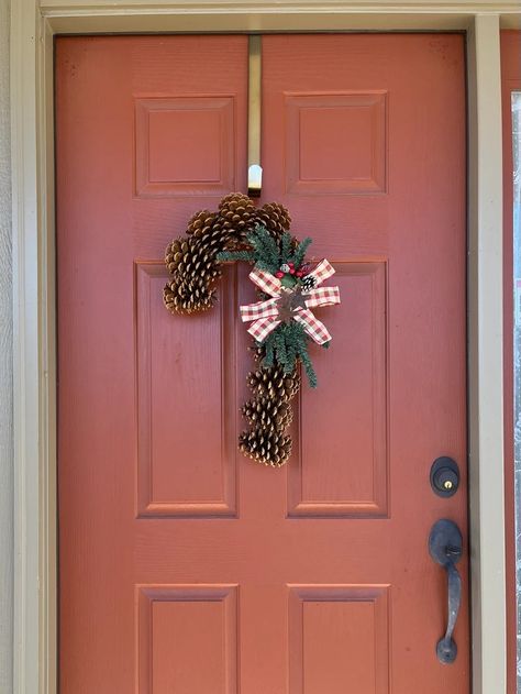 Crafty Morning - PINECONE CANDY CANE WREATH...how cute is... Pine Cone Candy Cane, Pinecone Candy Cane Wreath, Candy Cane Decor, Cane Decor, Pinecone Crafts, Canes Decor, Cone Crafts, Candy Cane Wreath, Pinecone Wreath