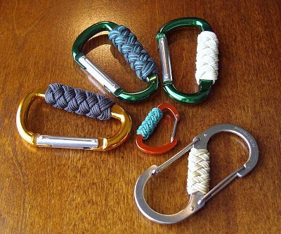 I share photos of my hobby with decorative and useful knot work, with paracord and other sizes/types of cordage and accessories. Paracord Accessories, Paracord Bracelet Tutorial, Rope Projects, Paracord Bracelet Diy, Paracord Diy, Paracord Tutorial, Paracord Knots, Paracord Keychain, Knots Diy