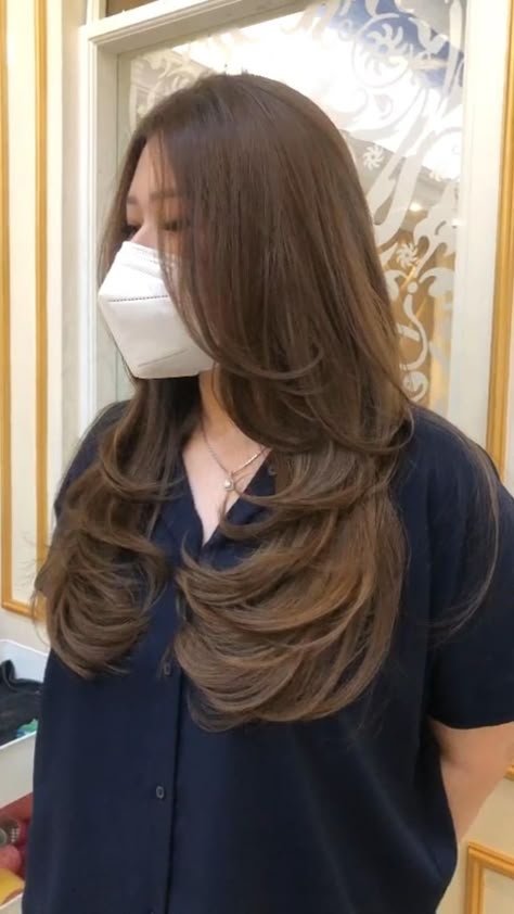 Front Layers Long Hair Blowout, Haircut For Chubby Face Medium Layered Hairstyles, Segi Layer Oval, Kaskade Haircut, Modern Haircuts For Long Hair, Long Soft Layers Haircut, Layer Cut Hairstyle, Oval Haircut, Hairstyles For Layered Hair