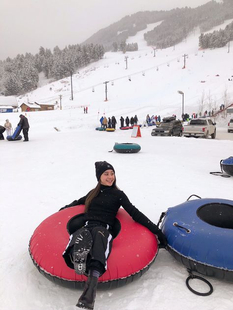 #tubing #winter #snow #instainspo instagram - @isabel_harshe Snowtubing Outfit, Snow Tubing Pictures, Tubing Outfit Snow, Snow Tubing Aesthetic, Snow Tubing Outfit For Women, Snow Tubing Outfit, Tubing Winter, Winter Habits, Tubing Outfits