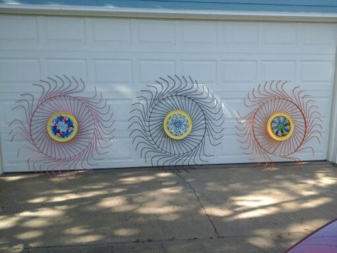 I bought old wheels off a hay rake (farm equipment). Spray painted them and found the stained glass garden decor and removed the chains and glued them in the center. (Gorilla glue.) Old Hay Rake Yard Decor, Hay Rake Decor, Hay Rake Wheel Ideas, Old Farm Equipment Decor Yards, Rake Decor, Horse Pens, Repurposed Crafts, Metal Animals, Agriculture Equipment