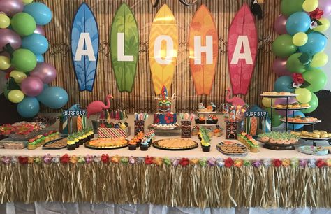 Luau Stage Decor, Office Luau Party, Luau Grad Party, Hawaiin Party Ideas, Luau Christmas Party, Hawai Party, Hawaii Birthday Party, Hawaiian Themed Party, Luau Decorations