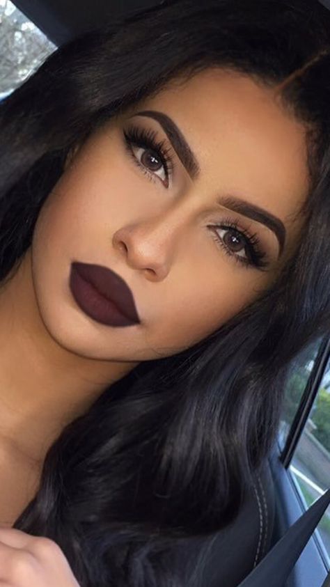 Dark Lipstick Looks Make Up, Dark Lipstick Makeup Looks, Dark Makeup Looks Black Women, Dark Lipstick Looks, Dark Lipstick Makeup, Black Lipstick Makeup, Make Lipstick, Music Festival Makeup, Black Hair Makeup