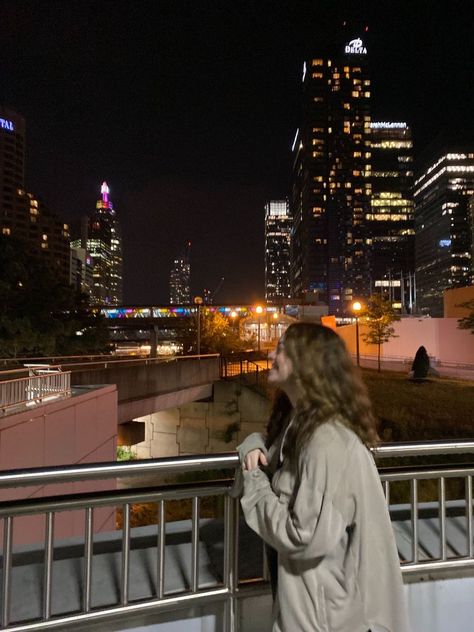 Girl in the city aesthetic Canadian Girl Aesthetic, In The City Aesthetic, The City Aesthetic, Canada Girl, Toronto Aesthetic, Canada Lifestyle, Canada City, Canadian Girls, German Girl