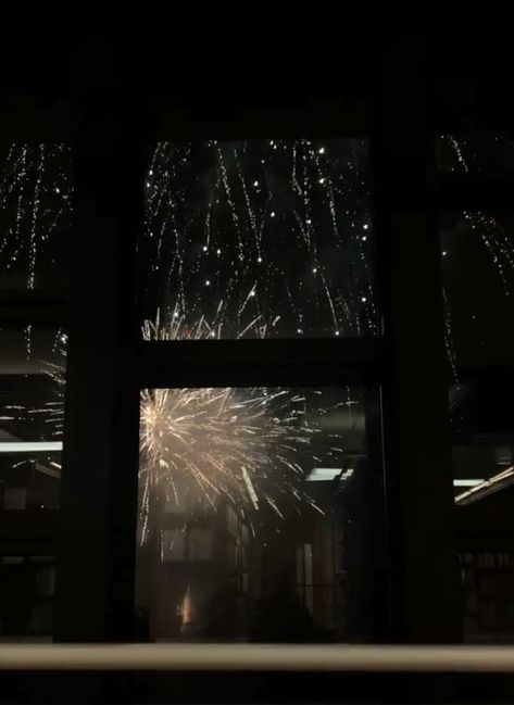 pov youve finally finished revising and you look up and theres a firework show Firework Astetic, People Watching Fireworks, Firework Show Aesthetic, Quiet Photos, Black Fireworks Aesthetic, Fireworks At Beach Aesthetic, Firework Show, Fireworks Show, Summer 24