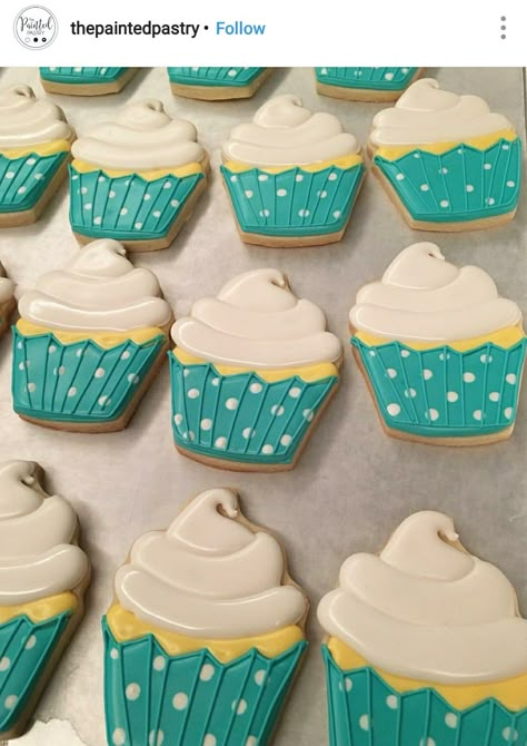 Cupcake cookies Decorated Cookies Cupcake Shape, Royal Icing Cupcake Cookies, Cupcake Cookies Decorated Ideas, Decorated Cupcake Cookies, Cupcake Shaped Cookies, Birthday Cupcake Cookies Decorated, Cupcake Royal Icing Cookies, Cupcake Decorated Cookies, Cupcake Sugar Cookies Decorated