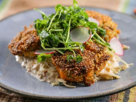 Get Crista's Cornmeal-Crusted Crab Cakes Recipe from Food Network Crab Cake Recipe, Seafood Seasoning, Crab Cakes, How To Squeeze Lemons, Fish Dishes, Salmon Burgers, The Ranch, Fish And Seafood, Crab