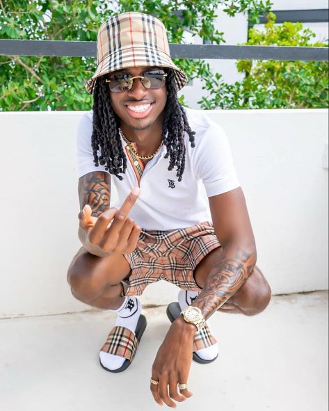 Bucket Hat Outfit Ideas Men, Cartier Glasses Men Outfit, Burberry Bucket Hat Outfit, Burberry Shorts Outfit Men, Black Boy Fashion, Bucket Hats Men, Bucket Hat Street Style Men, Burberry Men Outfit, Bucket Hat Outfit Mens