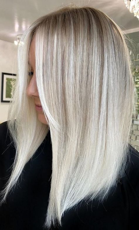 Transport yourself to a tropical paradise with vanilla coconut blonde hair, a soft and creamy shade that evokes images of sun-drenched beaches and swaying palm trees. This subtle yet stunning hue adds warmth and brightness to your locks, creating a dreamy and ethereal look that’s perfect for the summer months. Beige Lowlights, Lowlights For Blonde Hair, Lowlights For Blonde, Blonde Highlights And Lowlights, Icy Blonde Highlights, Blonde Hairstyles, Highlights And Lowlights, Icy Blonde, Vanilla Coconut