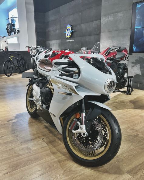 MV Agusta Superveloce 800 White in Barcelona Superveloce 800, Mv Agusta Superveloce, Mv Agusta, Ride On, Cool Bikes, Motorcycles, Barcelona, Bike, White