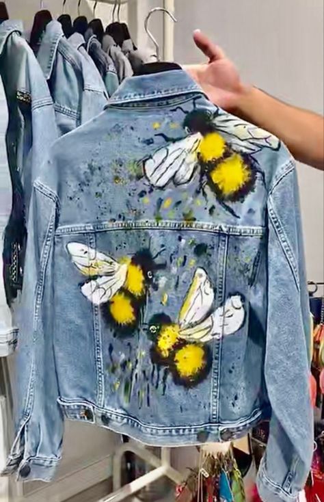 Diy Denim Jacket, Painted Clothes Diy, Hand Painted Denim Jacket, Blue Jeans Crafts, Denim Art, Painted Denim Jacket, Painted Jacket, Diy Jacket, Diy Vetement