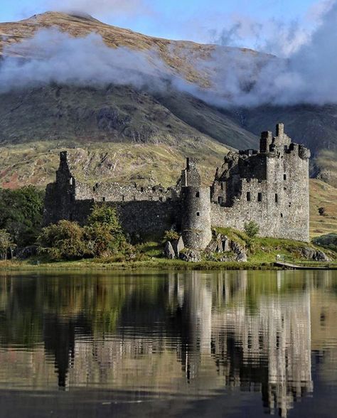 Castles of Scotland on Instagram: “Kilchurn Castle was built in the mid-1400s by Sir Colin Campbell, 1st Lord of Glenorchy. ▫️ In 1432, Colin, second son of Duncan Campbell,…” Duncan Campbell, Scottish Aesthetic, Kilchurn Castle, Highlands Castle, Scotland Aesthetic, Scotland Landscape, Visit Edinburgh, Tape Wall, Castle Scotland