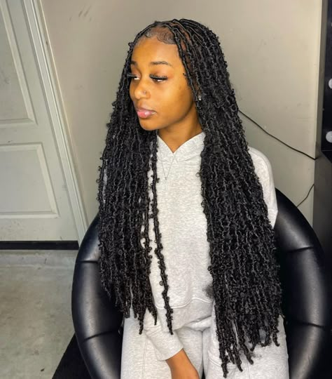 Medium Long Butterfly Locs, 24inch Butterfly Locs, Butterfly Locs Waist Length, Butterfly Locs Medium, Half Braided Hairstyles, Quick Braids, Girly Hairstyles, Soft Locs, Braids Ideas