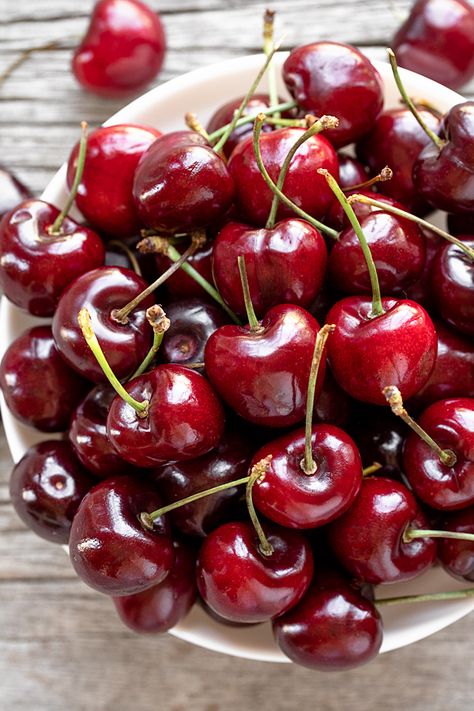 Fresh dark, sweet cherries make up the juicy filling for this cherry cobbler with a tender cream biscuit topping! | thecozyapron.com #cherrycobbler #cherrycobblerrecipe #cherrycobblerrecipeeasy #cherrycobblerwithfreshcherries #cherrycobblerrecipehomemade Health Benefits Of Cherries, Cherry Cobbler Recipe, Balsamic Onions, Healthy Oatmeal Cookies, Frozen Cherries, Cherry Cobbler, Cherry Recipes, Cherry Fruit, Fruit Photography