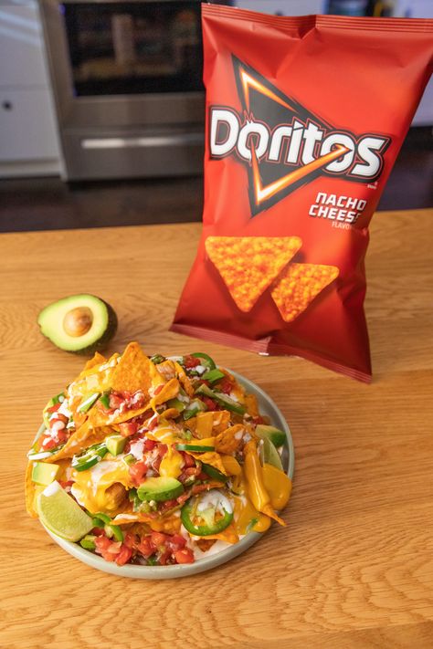 Microwave Cheese Sauce, Nachos Cheese Recipe, Cheese Nachos, Nachos Ingredients, Doritos Nachos, Mexican Crema, Mexican Dish, Cheese Chips, Nachos Recipe