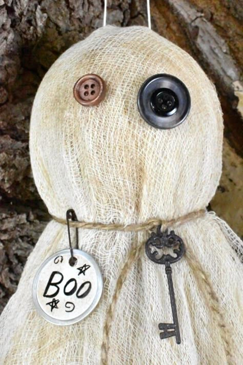 Halloween Home Decor Diy, Primitive Halloween Crafts, Primitive Halloween Decor, Halloween Outside, Halloween Craft Projects, Ghost Diy, Monster Crafts, Halloween Crafts Decorations, Primitive Halloween