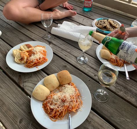 spaghetti girls night aesthetic italian🤪🤪🤪 Girls Night Aesthetic, Spaghetti Night, Paint Night, Spaghetti Pasta, Night Aesthetic, Girls Night, Spaghetti, Pasta, Bread