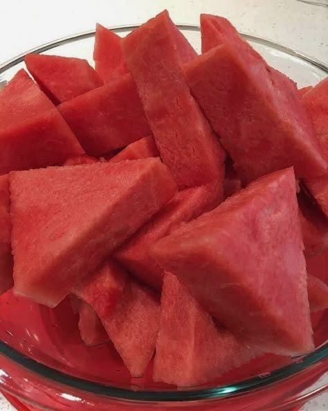 Aesthetic Watermelon, Ripe Watermelon, Tumblr Food, Cut Watermelon, Food L, Food Babe, Food Drink Photography, Food Therapy, Healthy Food Motivation