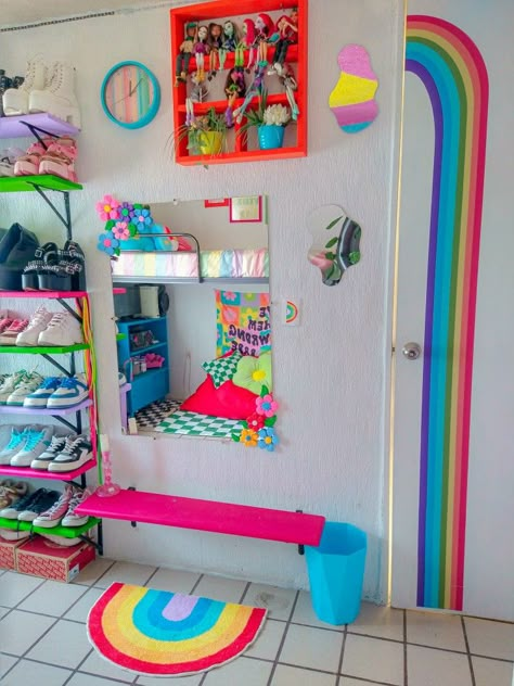 Kidcore Room Ideas, Funky Retro Bedroom, Postmodern Aesthetic, Colorful Maximalist Bedroom, Kidcore Room, Colourful Furniture, Funky Room, Colorful Room, Colorful Room Decor